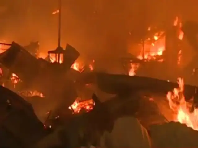 Voraz incendio consumió almacén de aceites en Ventanilla