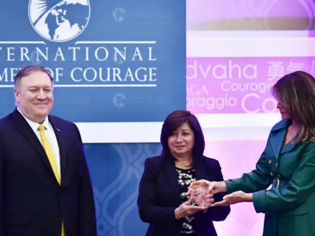 Fiscal peruana Flor de María Vega recibió premio Mujeres de Coraje de manos de Melania Trump