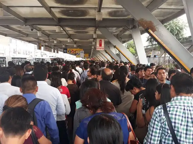 Metropolitano: Estaciones de Lima Norte colapsan por retrasos de buses