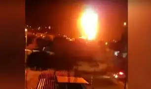 Llamas de fuego consumen taller de autos en Trujillo