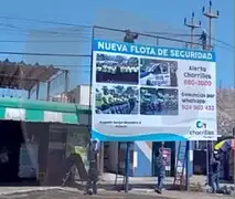 Chorrillos: Graban a hombres colocando cartel de la Municipalidad sin medidas de seguridad