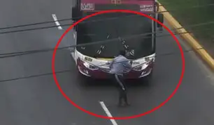 Ventanilla: ‘jaladora’ de pasajeros es atropellada por bus