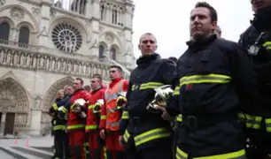 Francia: rinden homenaje a bomberos que apagaron fuego en Notre Dame