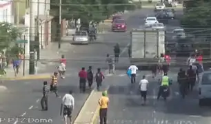 Surco: turba agrede a fiscalizadores durante operativo contra mototaxistas informales