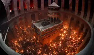 Israel: Santo Sepulcro es iluminado con antorchas en Sábado Santo ortodoxo