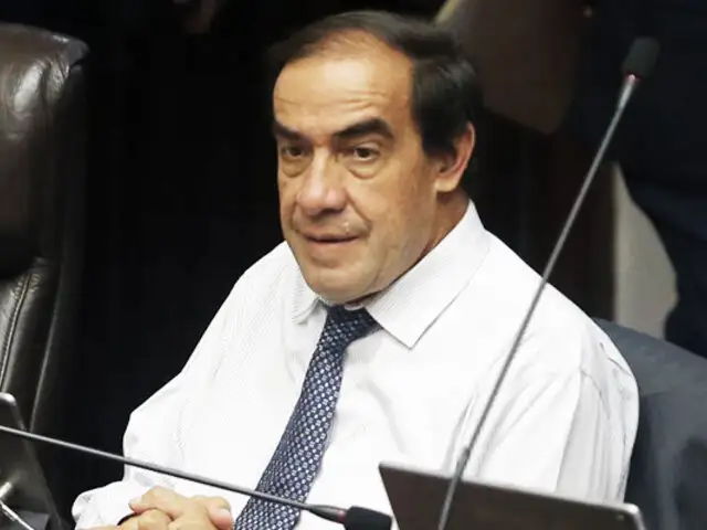 Yonhy Lescano es suspendido por 120 días por el pleno del Congreso