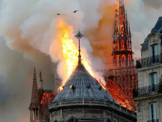 Fiscalía de París abre investigación por incendio de Notre Dame