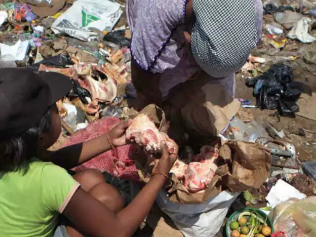 Venezuela: población busca comida en la basura
