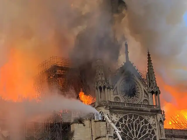 Revelan posible causa que generó incendio en Notre Dame