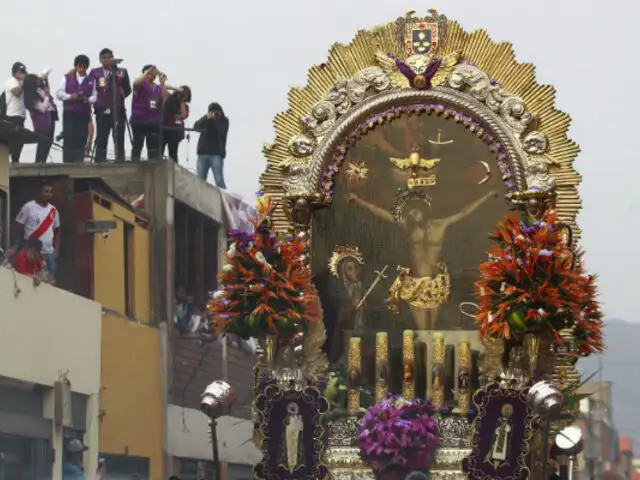 Semana Santa: Señor de los Milagros inició su recorrido hacia Catedral de Lima