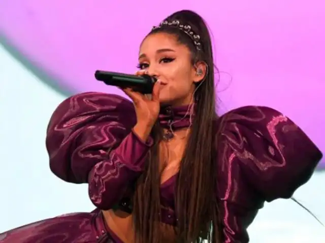 Ariana Grande es agredida durante su presentación en Coachella