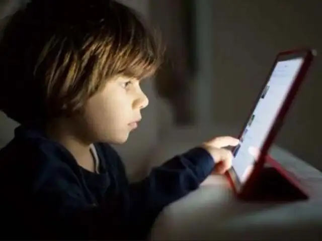 OMS recomienda no exponer a los niños a pantallas de dispositivos electrónicos