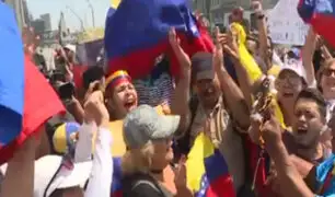 Venezolanos en Perú respaldan rebelión de militares