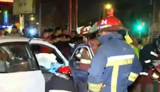 SMP: conductor queda atrapado en su auto tras violento choque