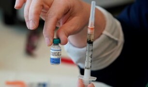 Médico contagia a 65 niños con VIH usando una misma jeringa