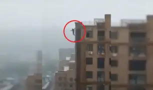 India: joven muere al tomarse un selfie desde la terraza de un edificio
