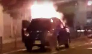 Miraflores: auto se incendia y estalla en plena calle Schell
