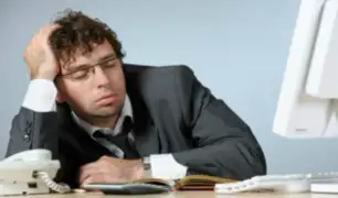 Dormir en el trabajo podrá ser causal de despido ¿Cuáles son los criterios que considerarán?