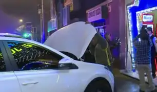 Lince: conductor aparentemente ebrio choca su vehículo contra fachada de casino