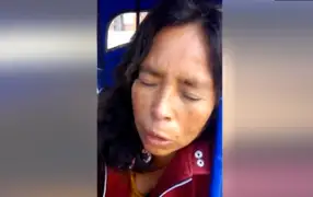 Mujer sale de su vivienda y delincuentes le arrojan gasolina en el rostro para asaltarla