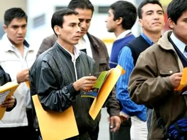Sancionarán empresas que despidan peruanos para contratar a extranjeros por sueldo menor