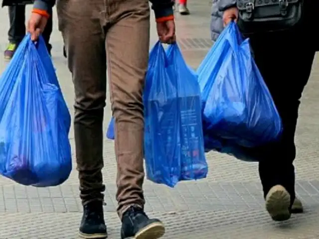 Ciudadanos respaldan medida para reducir el uso de bolsas plásticas en Perú