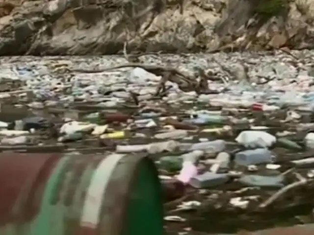 Ríos fluyen con toneladas de basura en Bosnia y Serbia