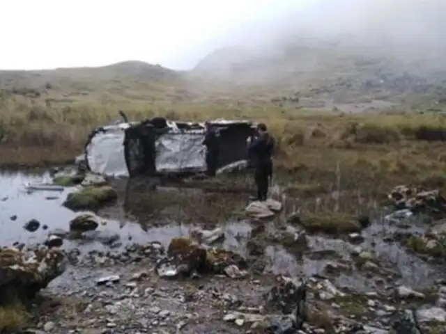 Huancavelica: cuatro muertos deja caída de camioneta a abismo