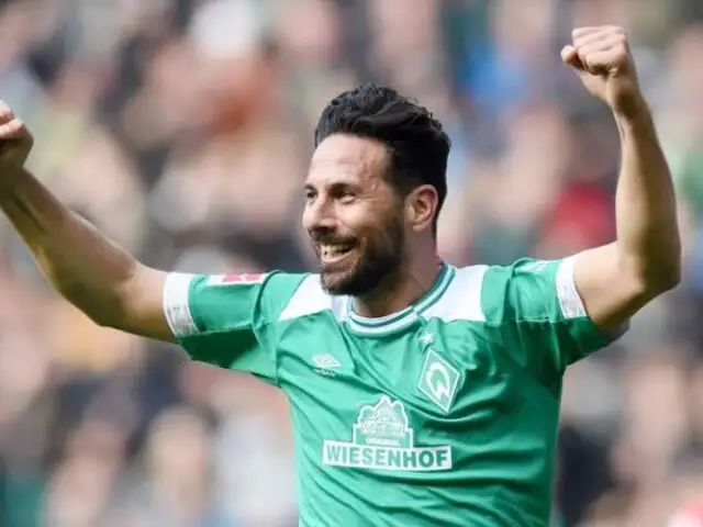 Claudio Pizarro renovó por un año más con el Werder Bremen