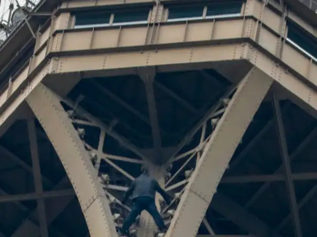 Francia: hombre que trepó la Torre Eiffel tenía intenciones de suicidarse