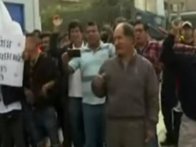 Huancayo: vecinos desalojan a venezolanos acusados de robar y asesinar a anciano