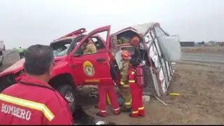 Bomberos de Huacho sufren aparatoso accidente cuando se dirigían a atender una emergencia
