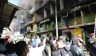 Huánuco: controlan incendio en galería comercial "Polvos Azules"
