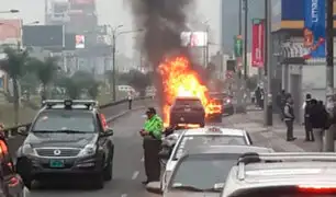 San Borja: auto se incendió en plena avenida Javier Prado