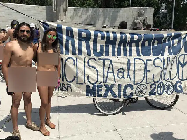 FOTOS: ciclistas desnudos circulan por la Ciudad de México