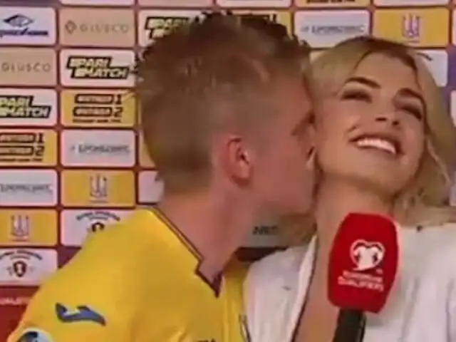 Jugador del Manchester City le roba un beso a reportera que lo entrevistaba