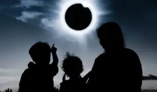 Eclipse solar total deslumbró a miles de personas en Sudamérica