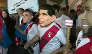 Selección peruana: hinchas esperan llegada de ‘bicolor’ en aeropuerto Jorge Chávez