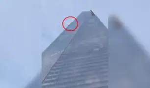 Hombre escala edificio de 95 pisos sin implementos de seguridad