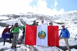 Presidente Vizcarra visitó expedición científica en nevado Huascarán