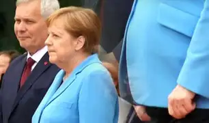 Alemania: Angela Merkel tiembla por tercera vez en acto oficial