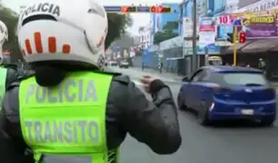 'Pico y placa': conductor se da a la fuga en pleno operativo en av. Arequipa