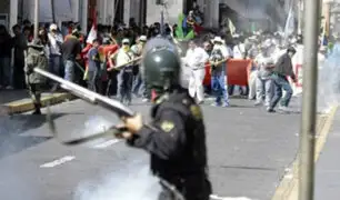 Arequipa: Policía desbloquea vía tomada por manifestantes contra ‘Tía María’