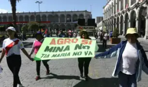 Cientos protestan en Arequipa ante llegada de presidente Vizcarra
