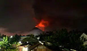 Indonesia: erupción de volcán Tangkuban Perahu causó pánico en ciudadanos