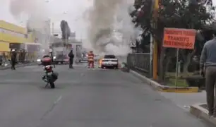 Cercado de Lima: auto se incendió en plena avenida Venezuela