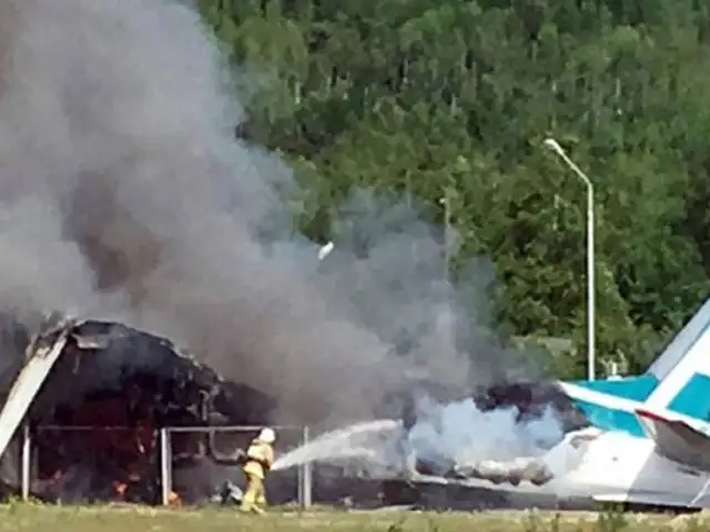 Estados Unidos: avión se estrelló contra hangar y dejó diez fallecidos
