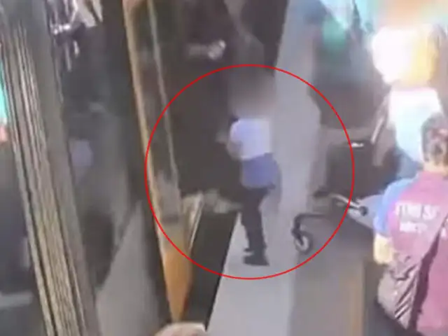 Australia: cámaras registraron el instante en el que un niño cayó a las vías del tren
