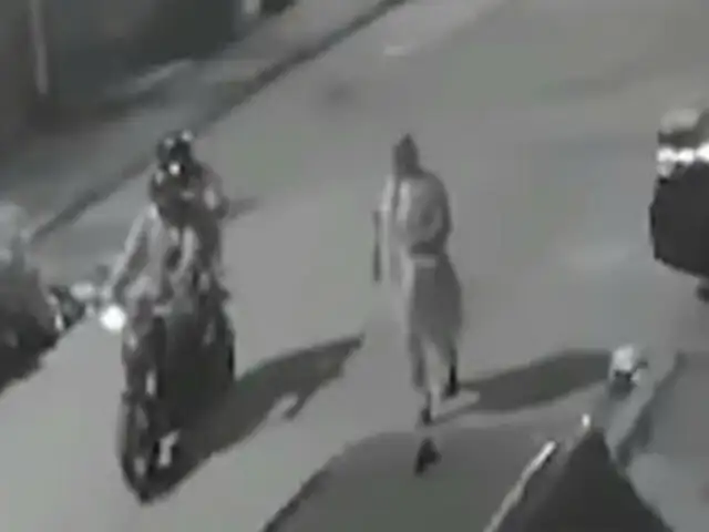 ‘Raqueteros’ en moto agreden a mujer para robarle