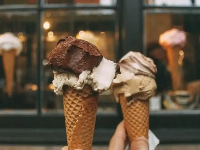 Heladero cobrará doble a 'influencers' que pidan helados gratis